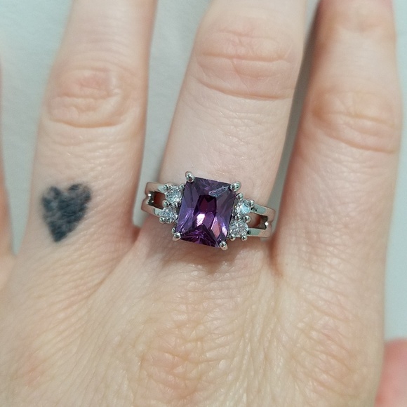 Pretty ring - Picture 3 of 4